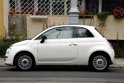 fiat 500 weißer Fiat 500 – Beispiel für Gebrauchtwagenankauf Meyenburg